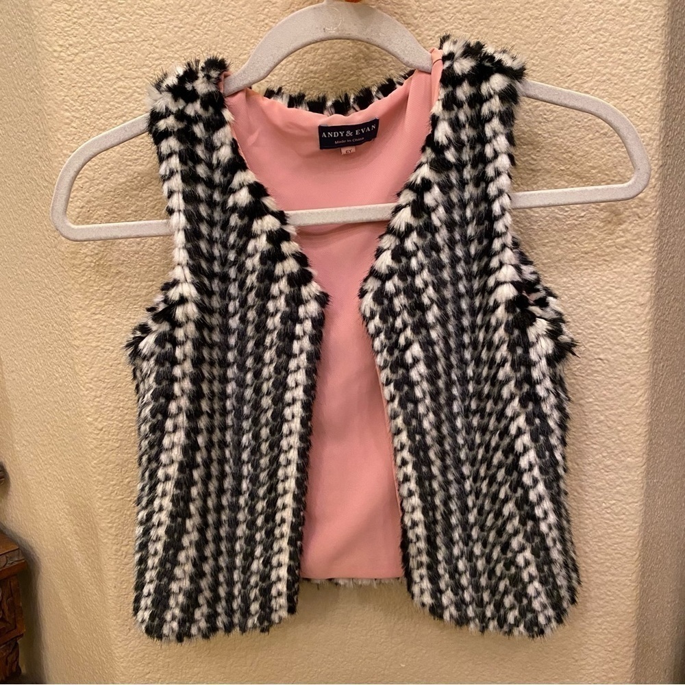 ANDY & EVAN Girls Black & White Faux Fur Vest Size 6Y
